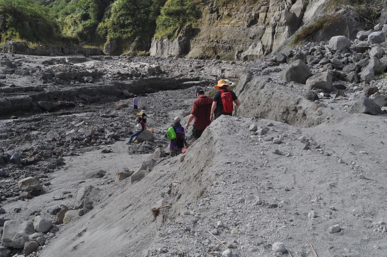 Bognot Lodge : Alvin Bognot Mt Pinatubo Guesthouse And Tours Santa Juliana 외부 사진